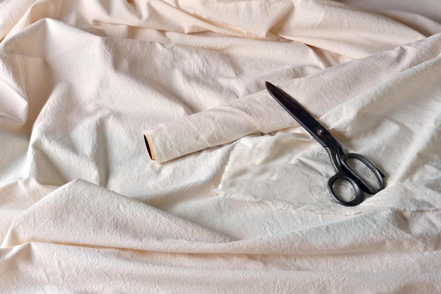 Wide-width undyed 100% cotton fabric suitable for natural dyeing and home textiles