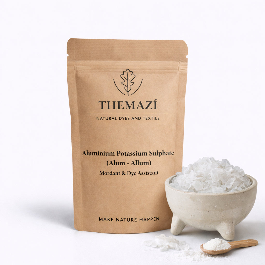 THEMAZÍ Alum (Potassium Aluminium Sulphate) pouch with alum crystals in a bowl and a small spoon of powder on a clean white background.